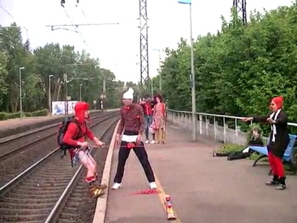 Festival Excentique - Lacher de Clowns - gare de Montlouis