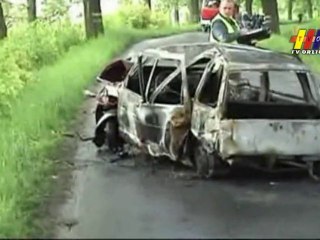 Uderzył w drzewo i spłonął