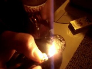 VIDEO 0.5 gram bong hit - how to bong hit - BIG BONG HIT