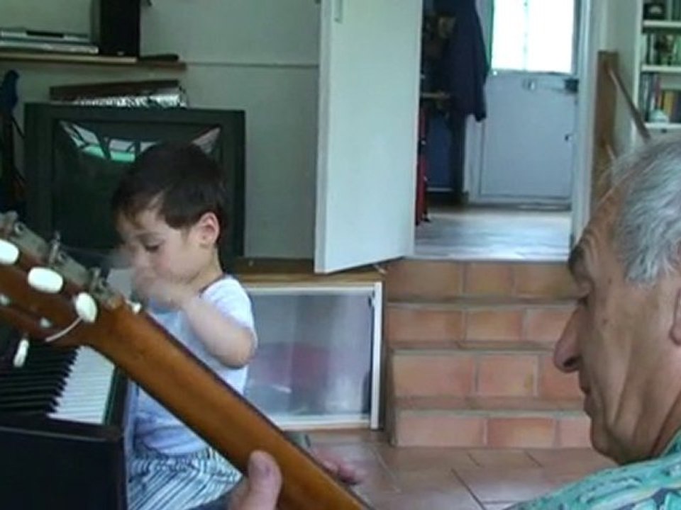 Une petite composition au piano