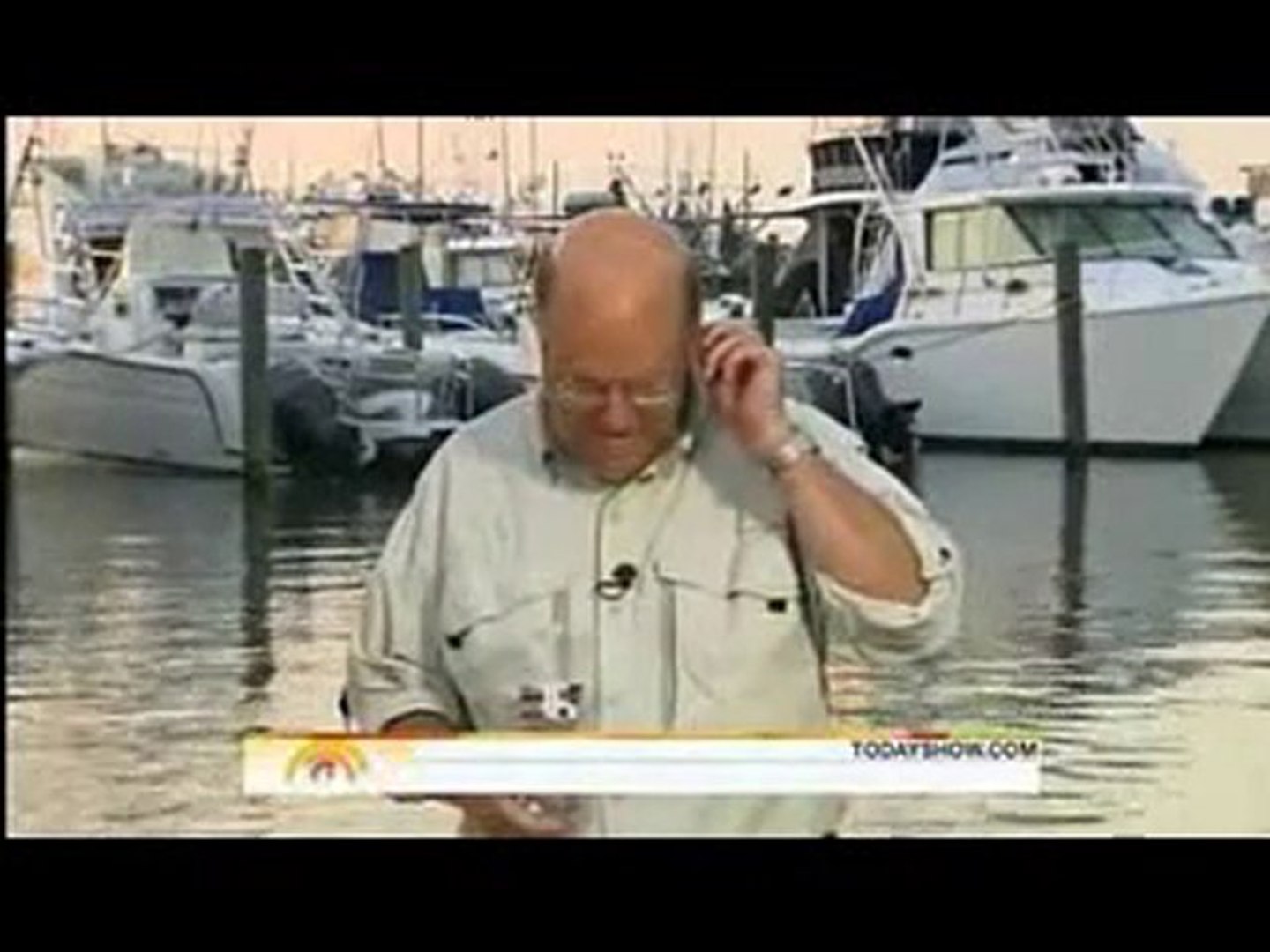 Un Journaliste Avale Une Mouche En Direct Video Dailymotion
