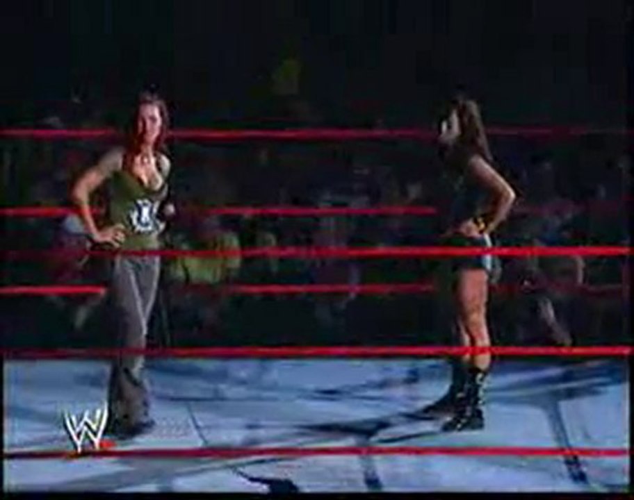 Lita vs. Candice Michelle lights out match