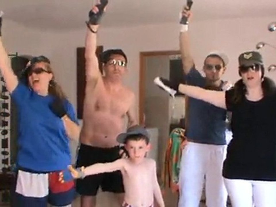 Une famille accro a la wii!!!