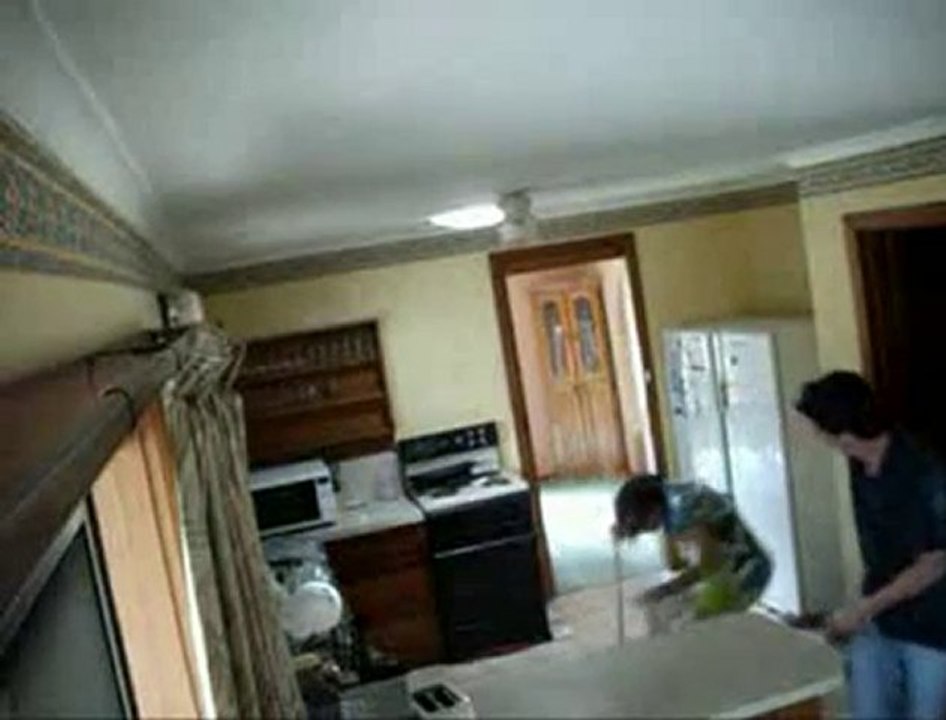 La blague du bol d'eau au plafond