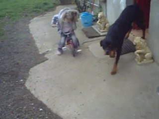 cassie fais du vélo