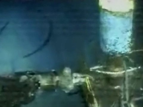 Oil leak gushes as BP mulls 'top kill' measure