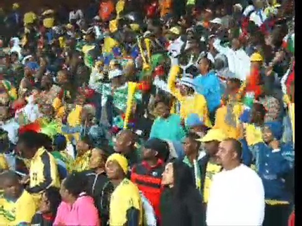 Les supporters dansent toujours, ici sur Thiba Ka Mona