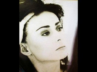 YILDIZ TİLBE - YALNIZ ÇİÇEK