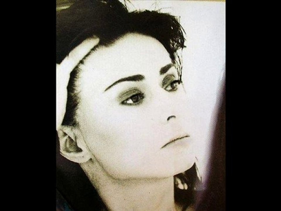 YILDIZ TİLBE - YALNIZ ÇİÇEK