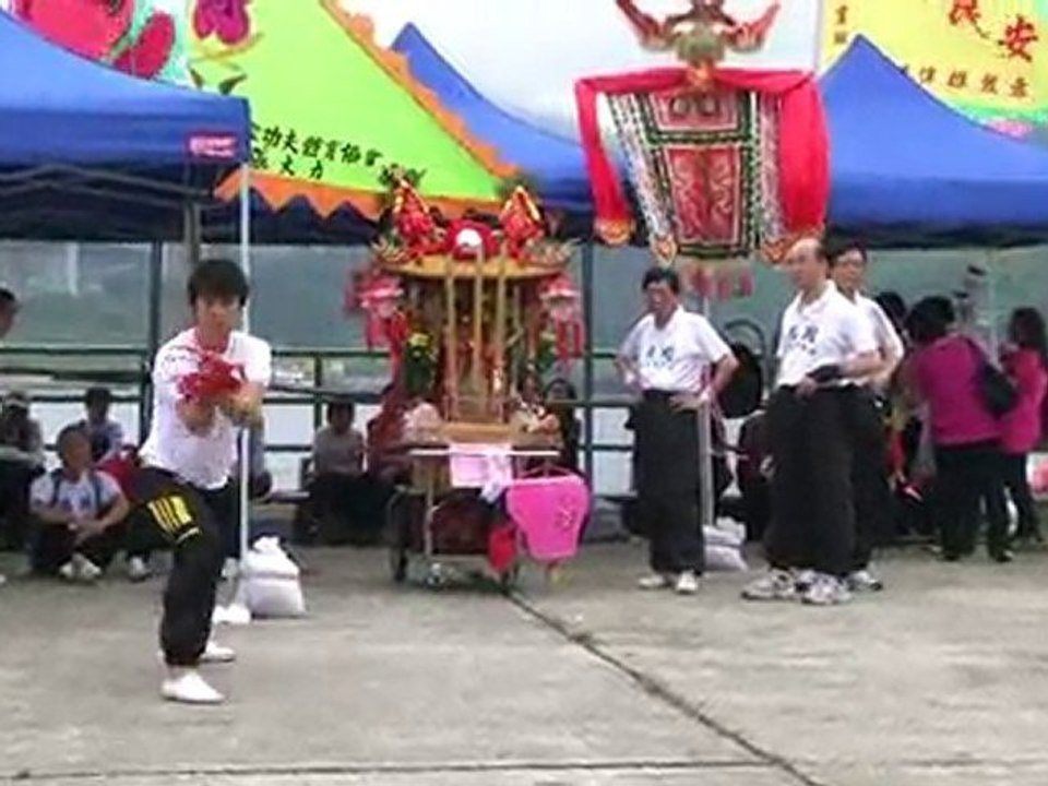 Human Mobile Stage 52G, 2010 Tin Hau Festival, Lion Dance