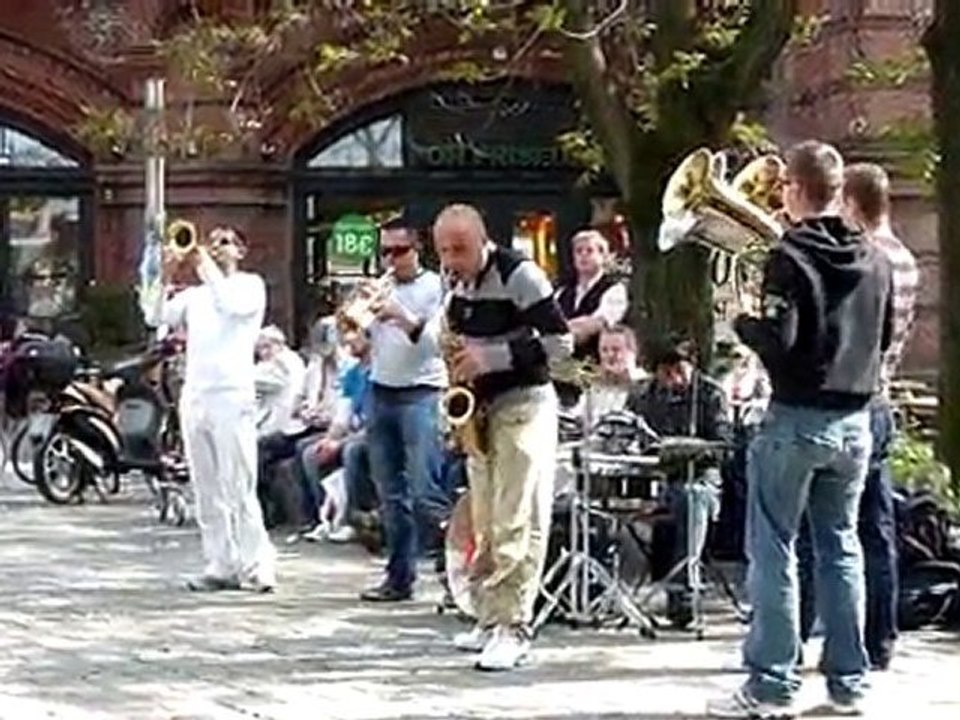 Musiciens sur la place Hackescher Markt