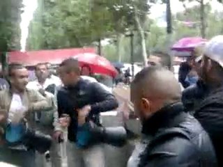 karkabou sur les Champs-Elysée