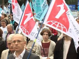 French strike action as government defends pension reform