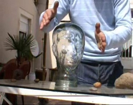 (partie n°1) Yann André présente:télékinésie ou énèrgie électrostatique.