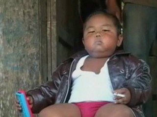 Shocking pics of two-year-old smoking boy in Indonesia
