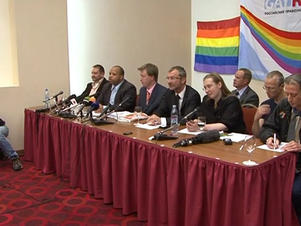 Activists to defy Moscow gay pride demo ban