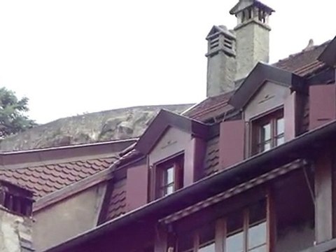 traitement de la vigne du Lavaux par hélicoptére (Suisse)