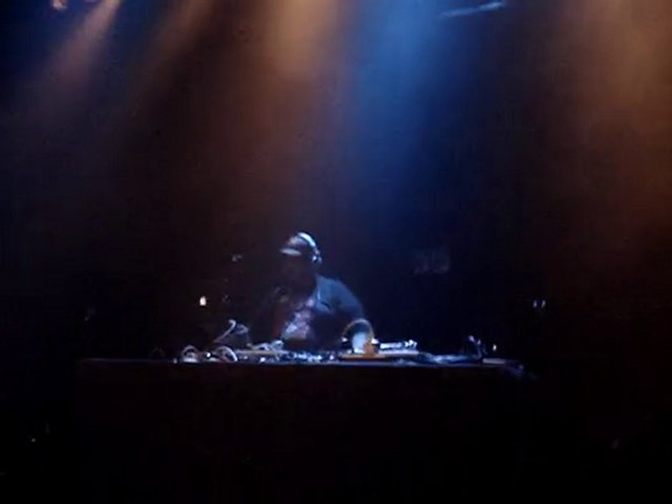 Afrika Bambaataa  : "Planet Rock" version 2010