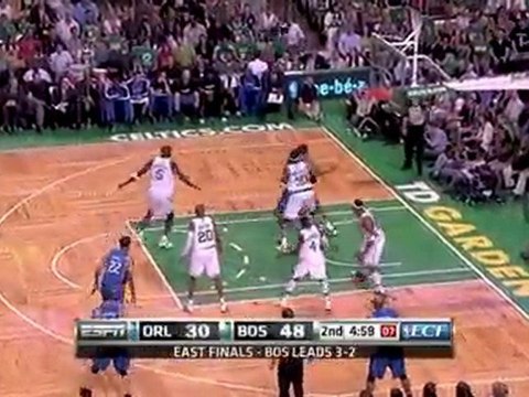 Rasheed Wallace blocks Dwight Howard's shot attempt.