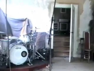 hit me tv op rood|noot