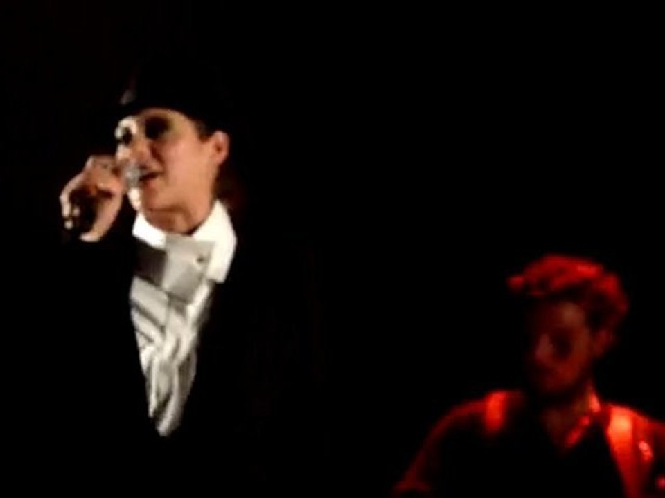 Marion Cotillard & Yodelice "happy crowd"