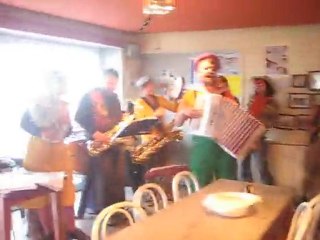 Vents de panique et fin de concert à Yeu avec Famo