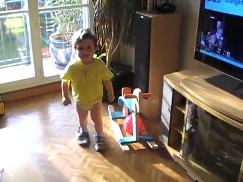 MOV065 - les chaussons de papa