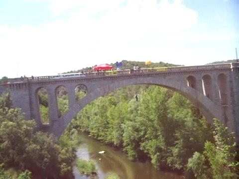 saut à l'élastique depuis le pont du diable de Céret