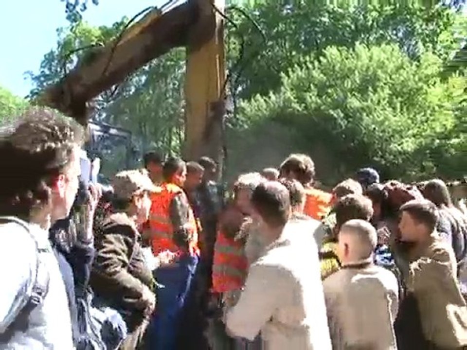 Уничтожение парка Горького в Харькове, хроника 27.05.2010
