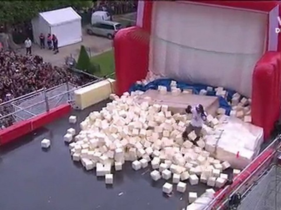 Taig Khris Record tour eiffel Officiel M6 mobile megajump