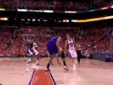 Steve Nash hits Amar'e Stoudemire with a bounce-pass in the