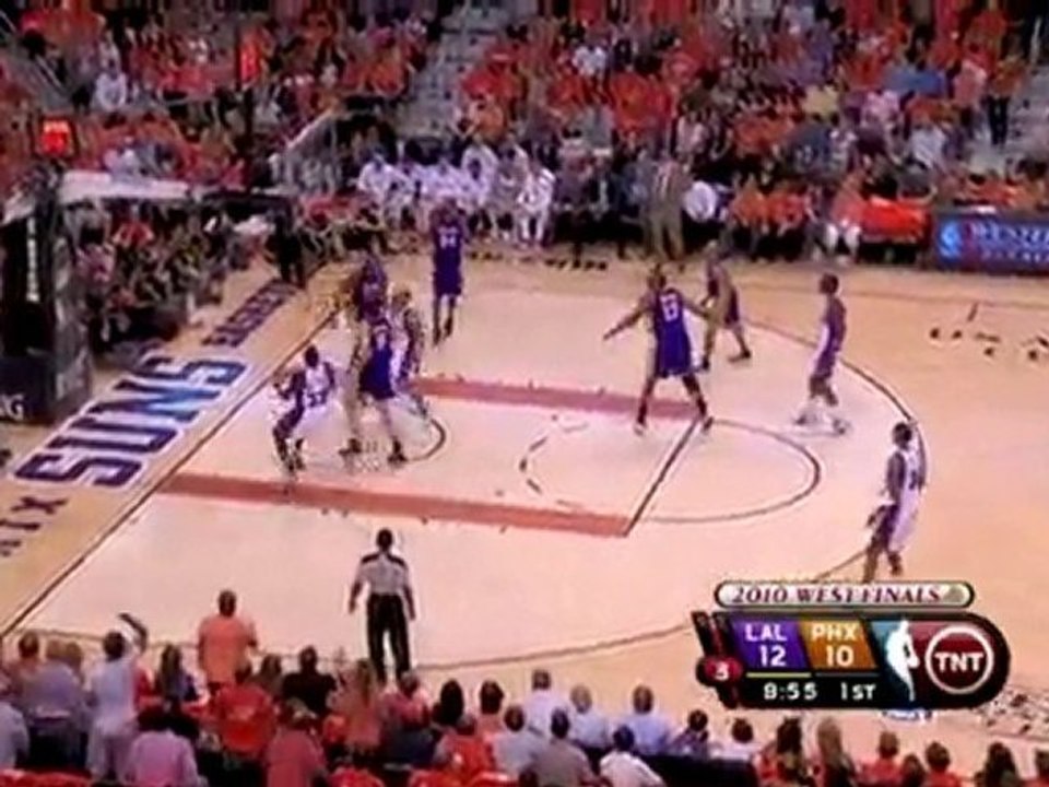 Grant Hill spins off of Kobe Bryant and sinks the short base
