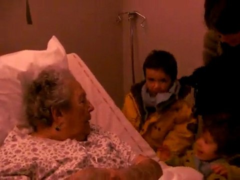 Esteban et Julian PEREZ avec Mémé 19/12/2009