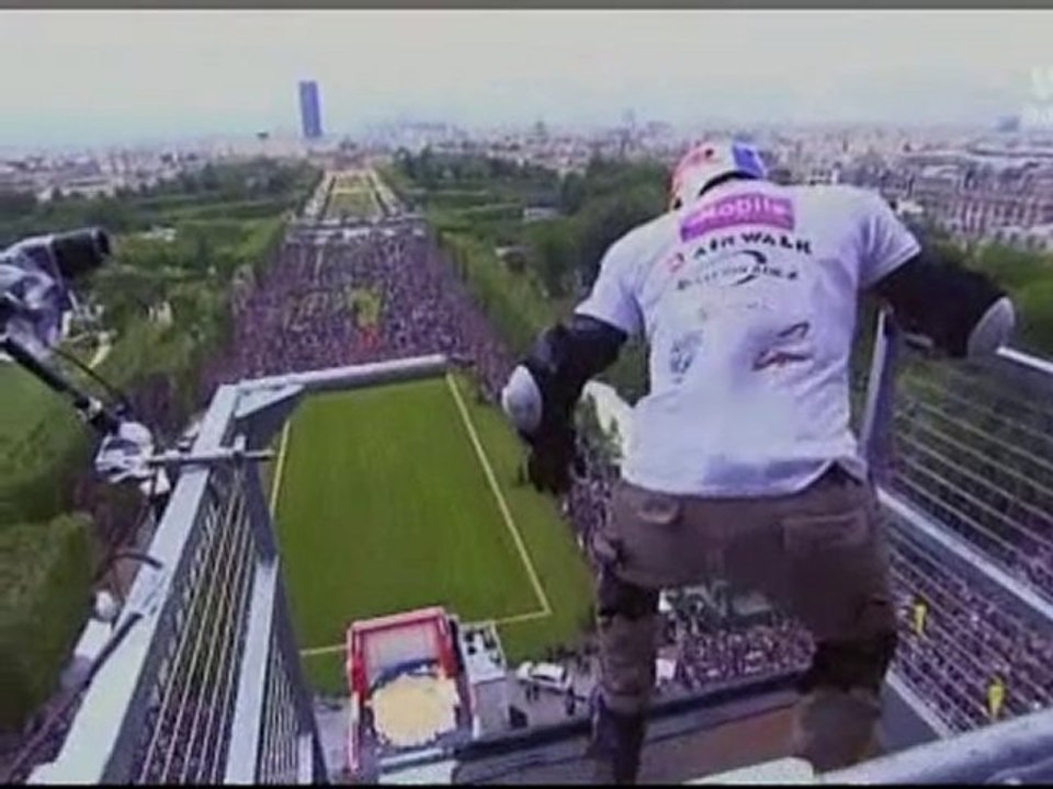 Eiffel Tower jump skater breaks record