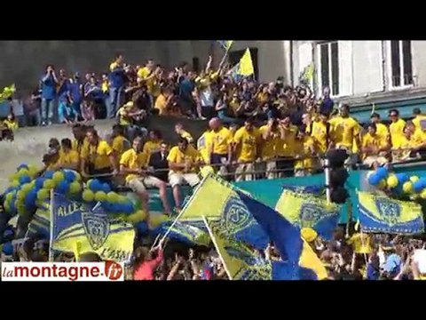 Les joueurs de l'ASM partage le Brennus avec Clermont
