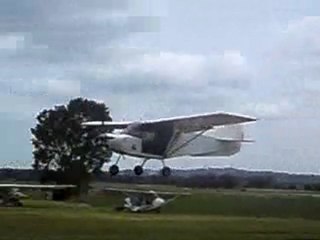 arrivée d'un sky à Pommevic (un peu de vent)