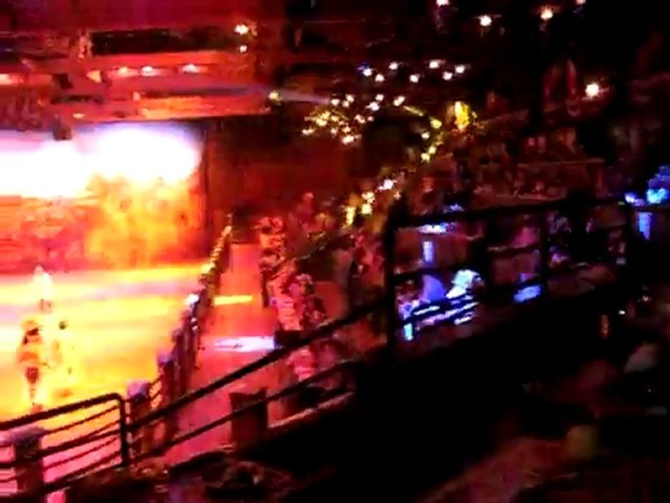 Julian danse à Buffalo Bill