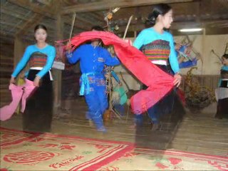 Vietnam : Village de Ban Lac - Danses des Thais Blancs