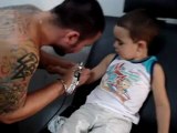 Tatua il figlio piccolo