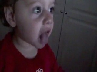 kendini izleyen bebek komik, youtubeline.com