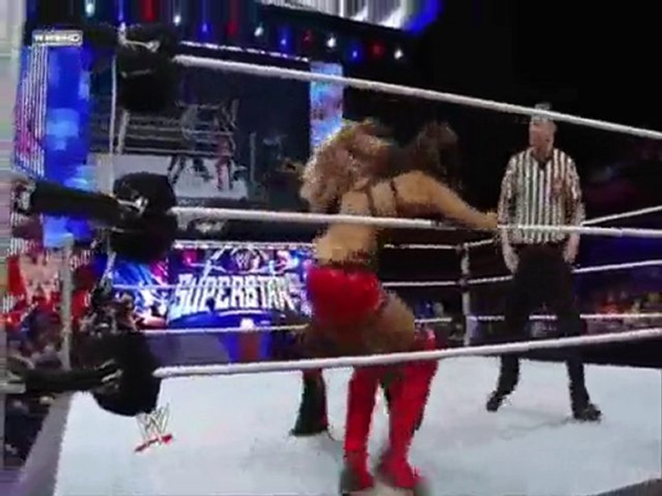 BETH PHOENIX VS LAYLA