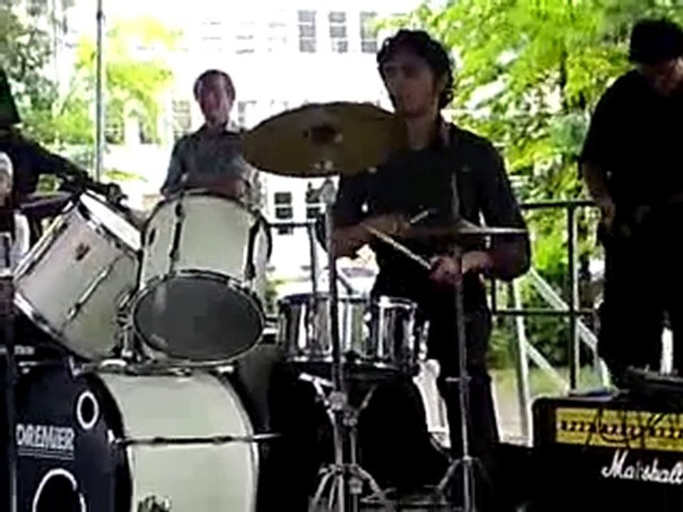 Supermassive Black Hole (cover) - Friday To Play