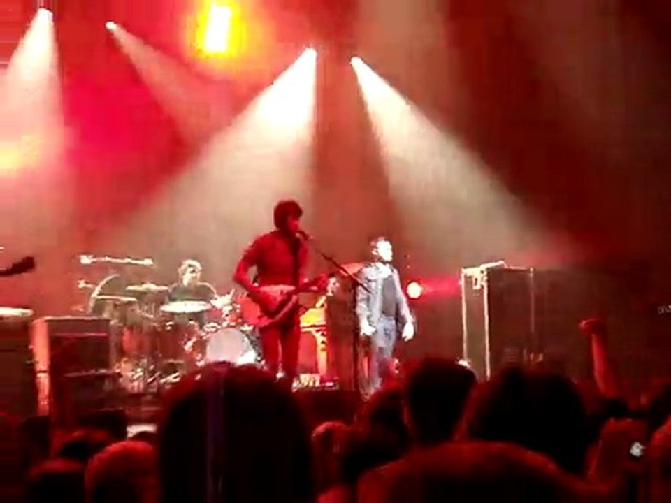Kasabian "Fast Fuse" live à L'Olympia (2010)