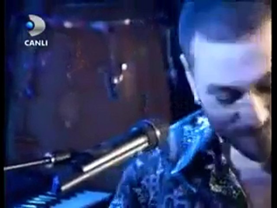 bu yürek ilk defa bugün kırılmıyor / www.lonelyemo.com