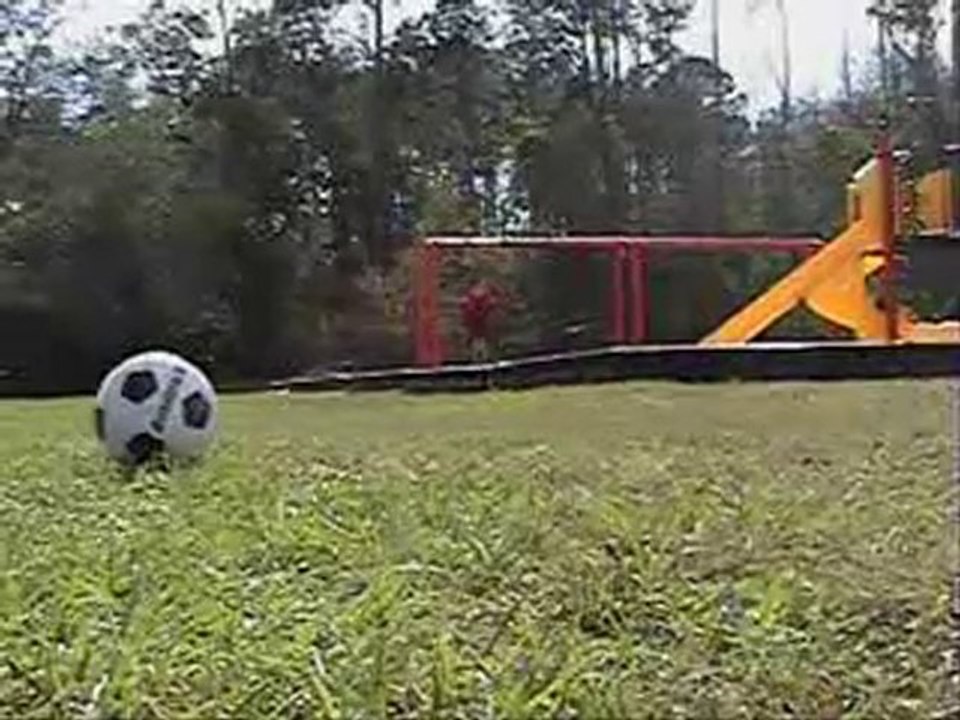 régis sur une balançoire vs balle