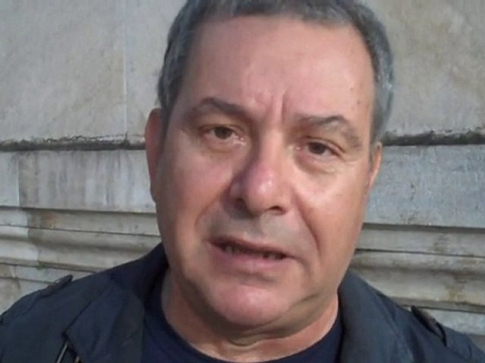 Ο Μανώλης Μητσιάς στο cosmo.gr