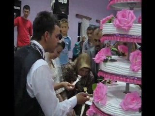 gökhan düğün pasta kesme