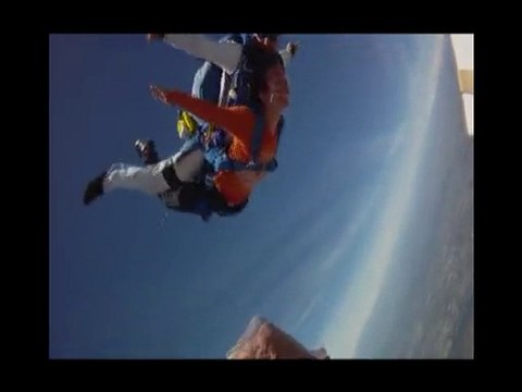 1er saut en tandem 29/05/10 à Pujaut tombé du ciel