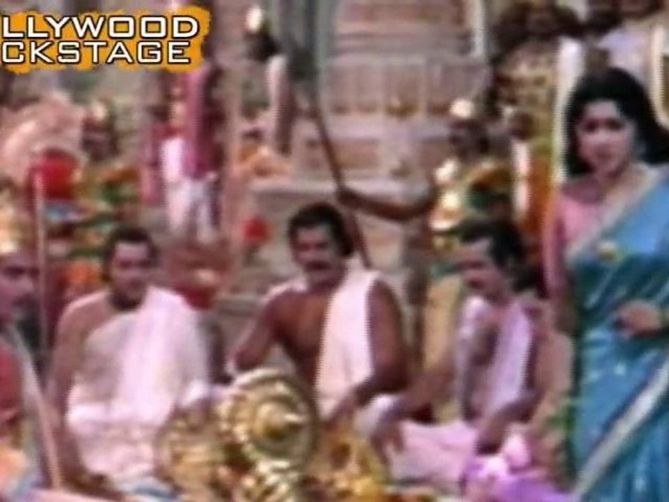 Katrina Kaif Plays 'Draupadi' In Raajneeti