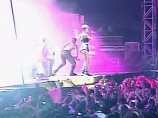 Rihanna rocks the crowd in Tel Aviv!